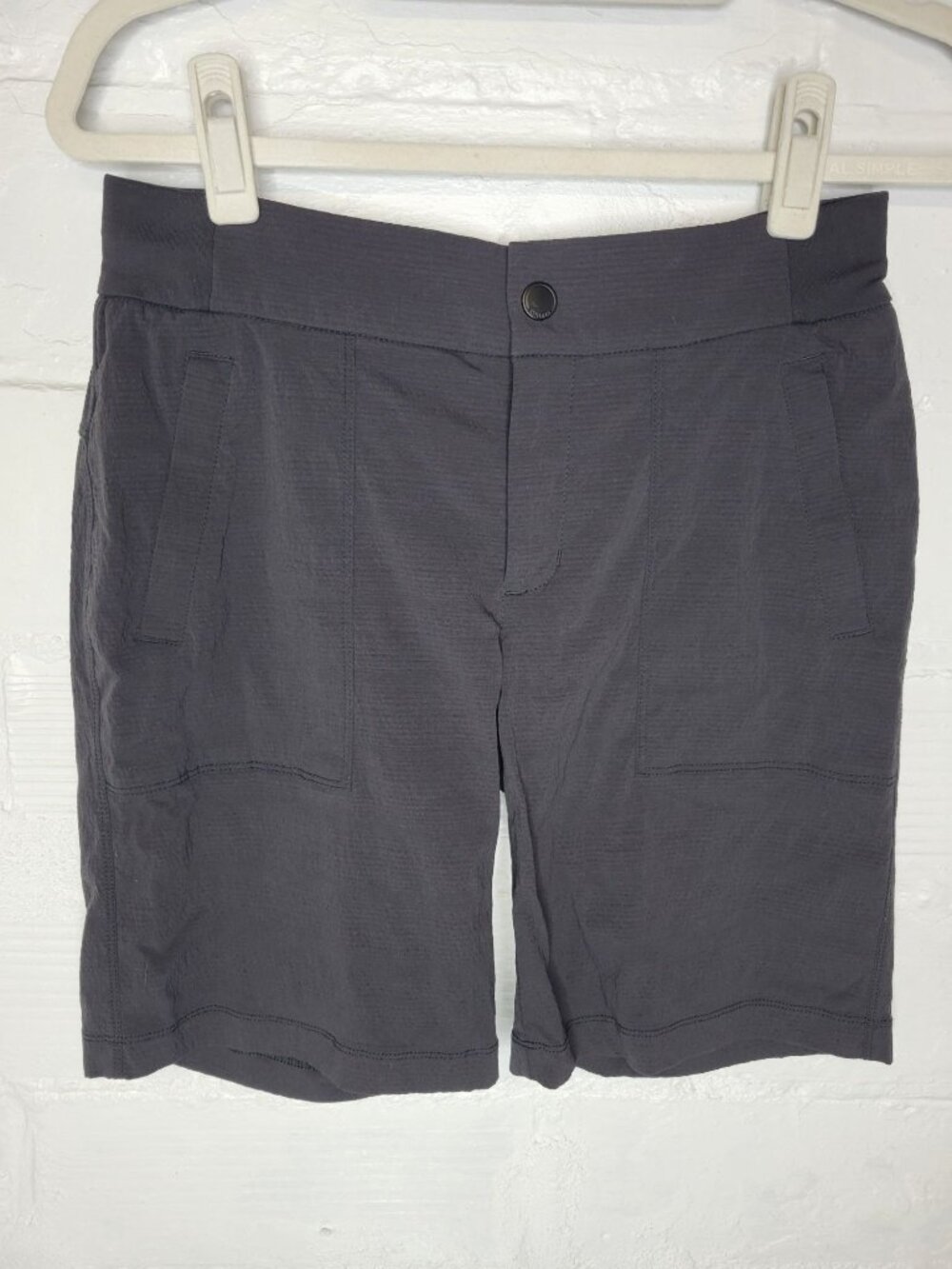 Athleta Women's Size 4 Shorts Trekkie Bermuda 2.0 Black